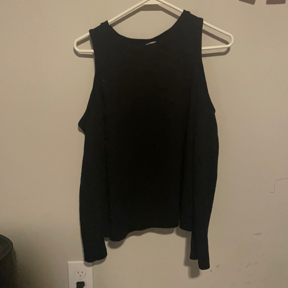 Long sleeve cold shoulder